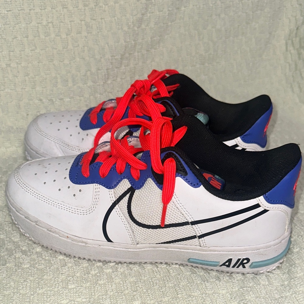 Nike Kids Sneakers in Pink, White and Purple